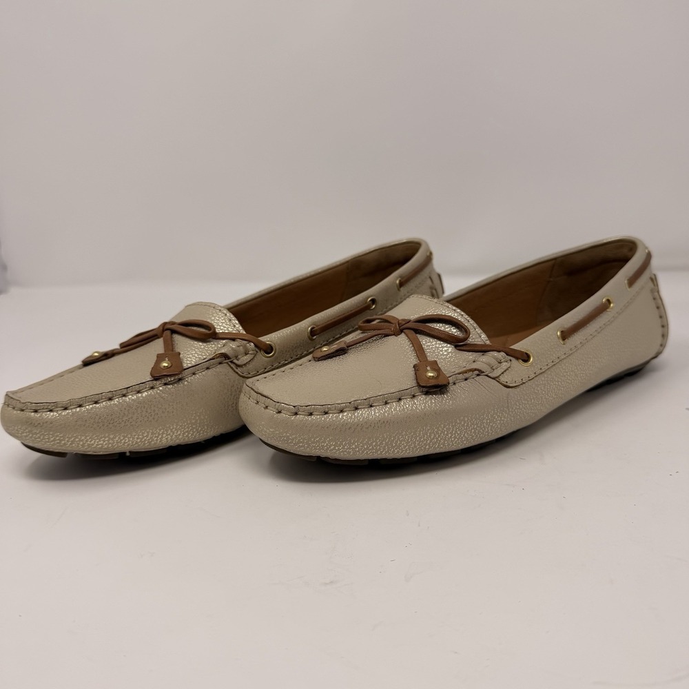 Clark's Artisan Women's 7.5 Gold Driving Moccasins Metallic Loafers Bow Detail - Picture 3 of 9